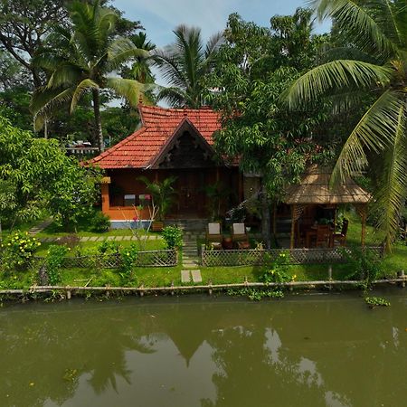 Little Chembaka Guest House Кумараком Екстериор снимка