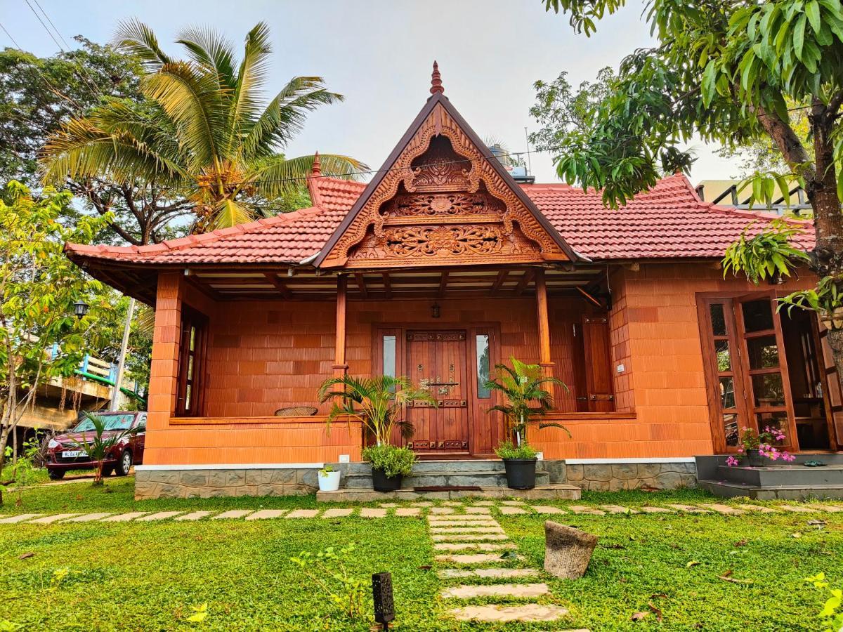 Little Chembaka Guest House Кумараком Екстериор снимка
