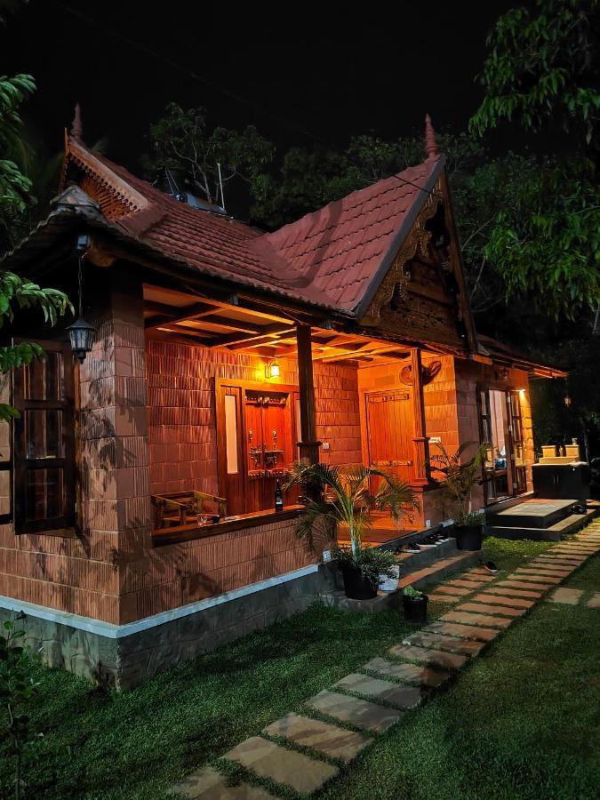 Little Chembaka Guest House Кумараком Екстериор снимка
