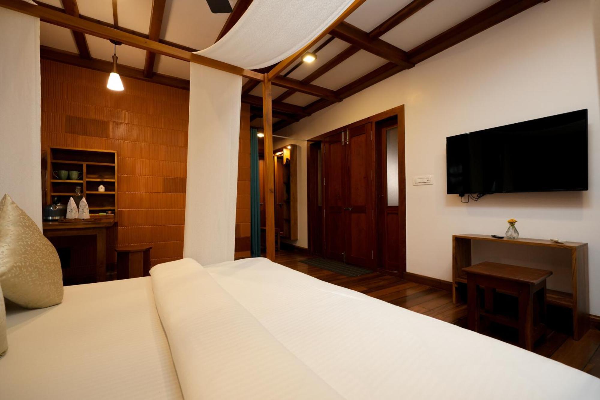 Little Chembaka Guest House Кумараком Екстериор снимка