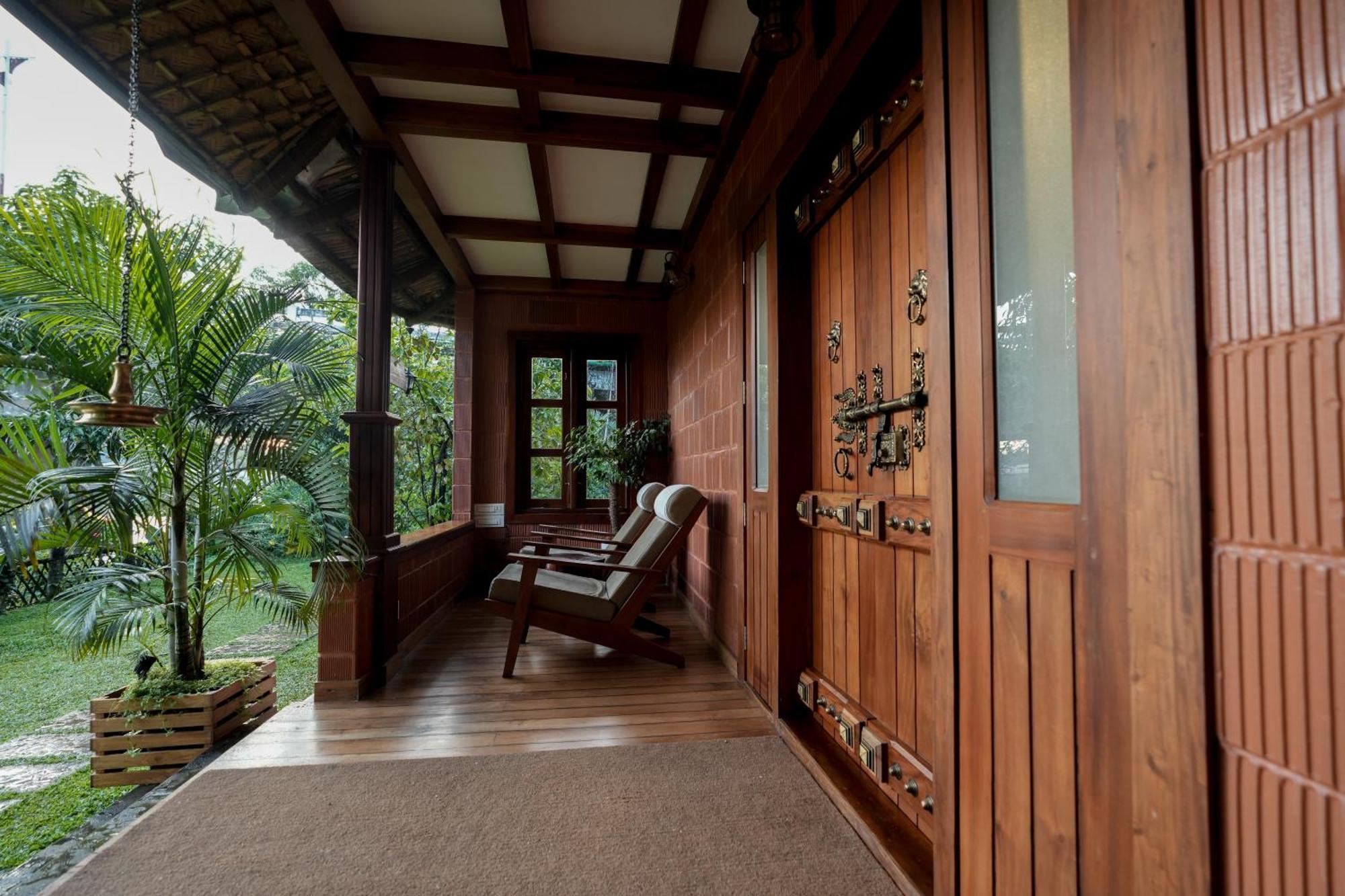 Little Chembaka Guest House Кумараком Екстериор снимка