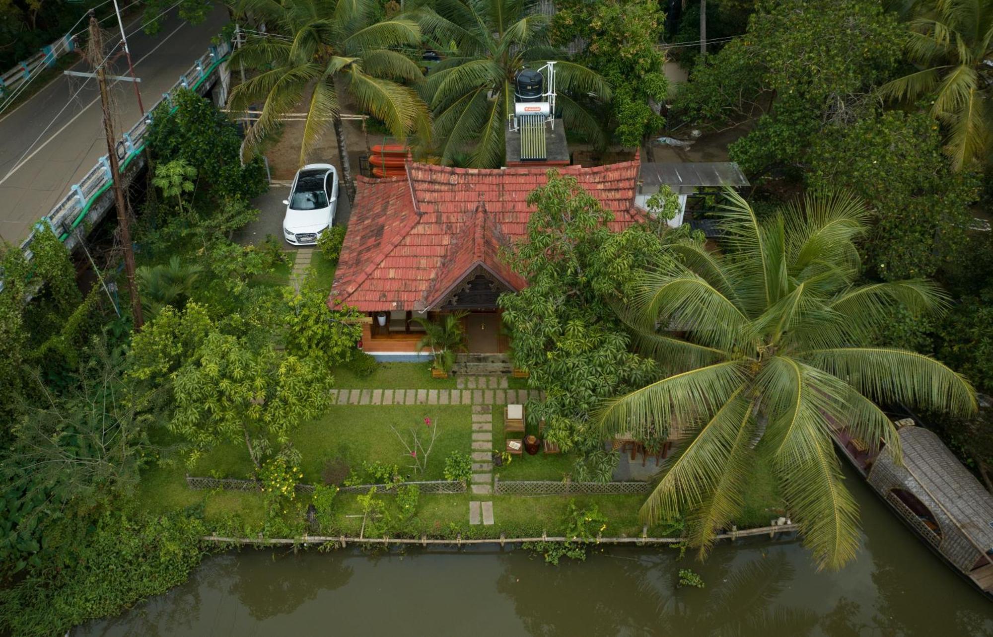 Little Chembaka Guest House Кумараком Екстериор снимка