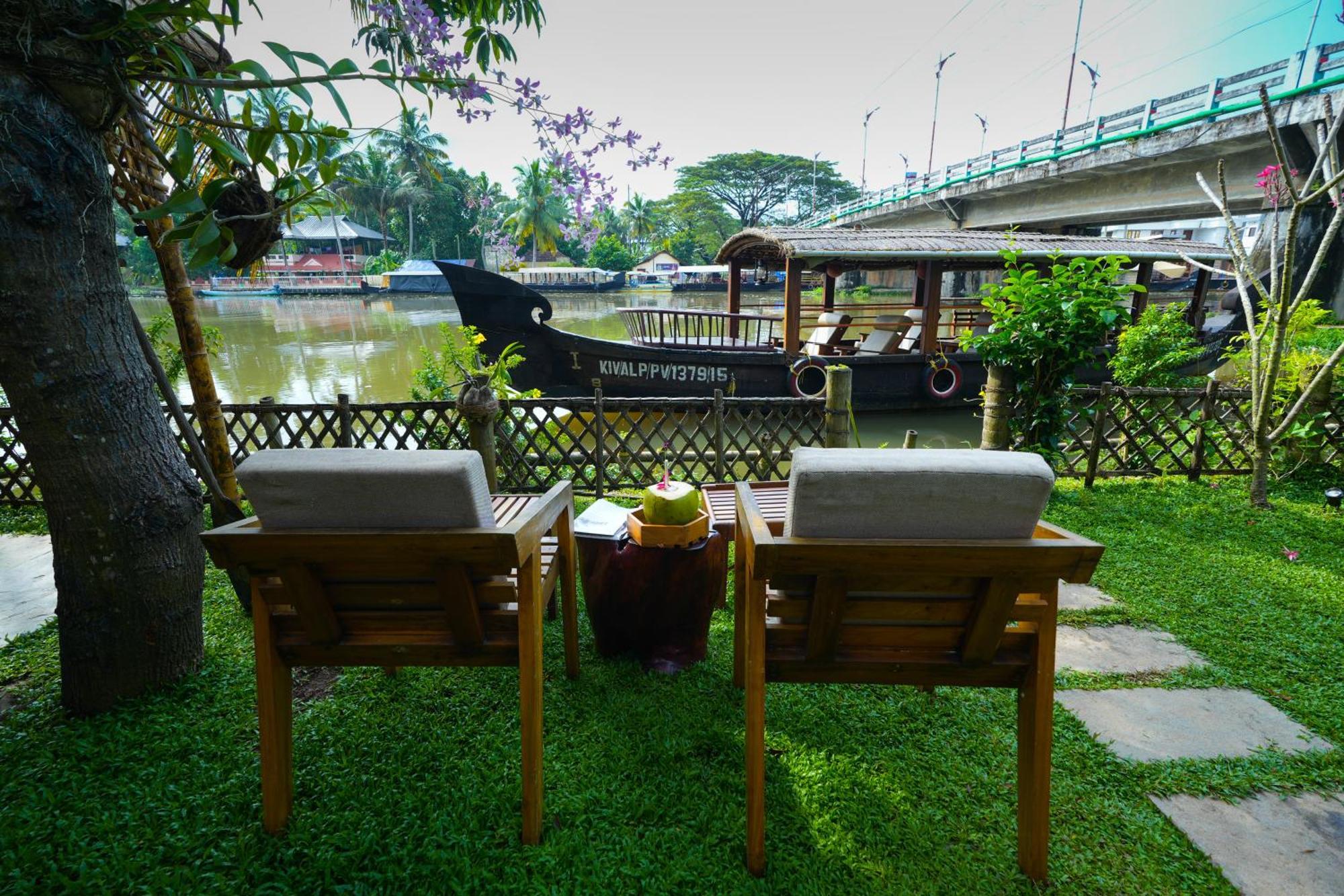 Little Chembaka Guest House Кумараком Екстериор снимка