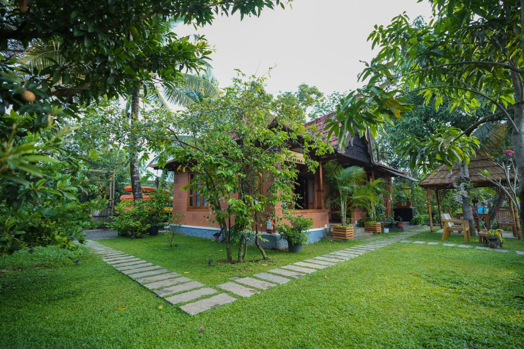 Little Chembaka Guest House Кумараком Екстериор снимка