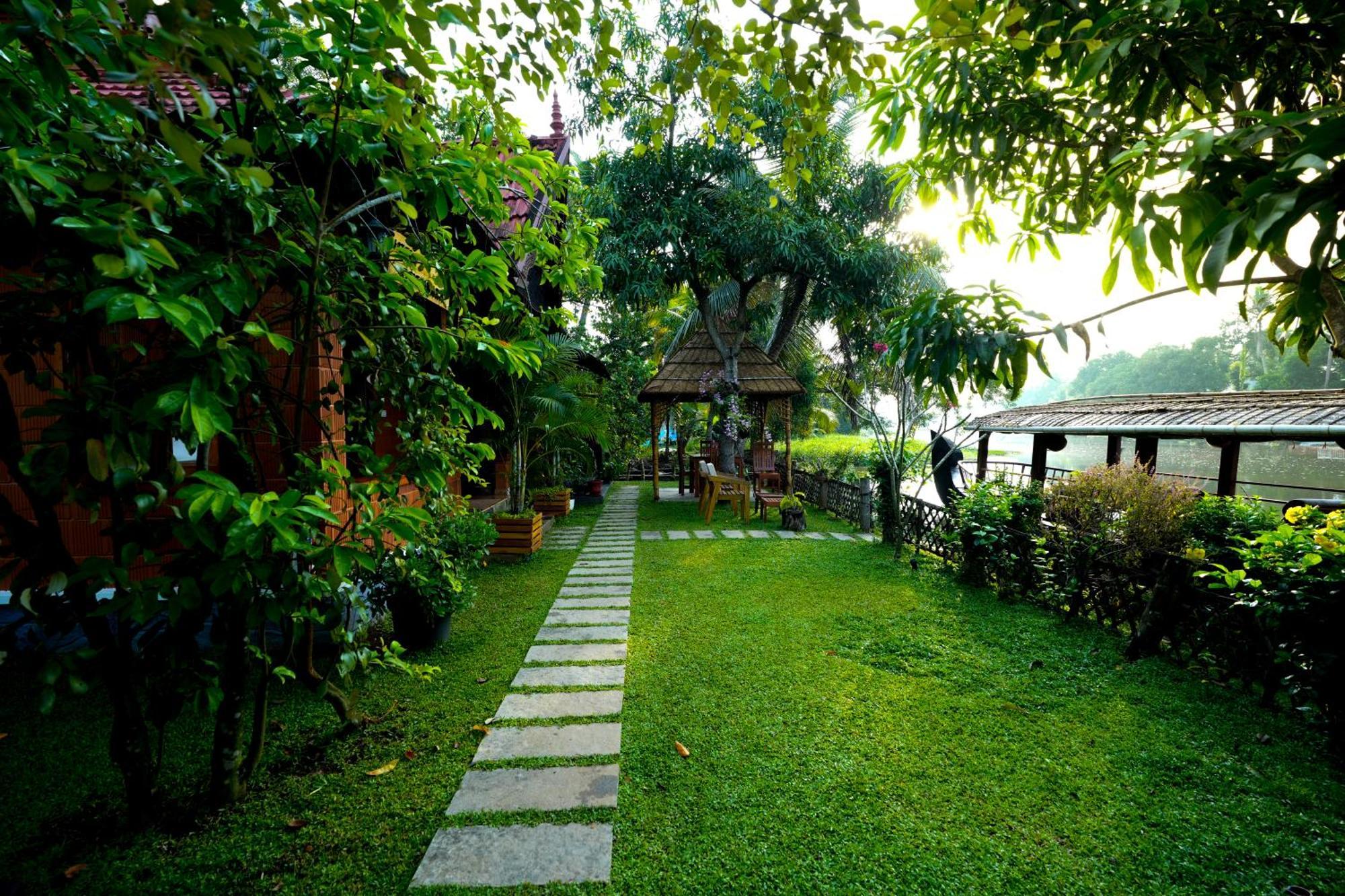 Little Chembaka Guest House Кумараком Екстериор снимка