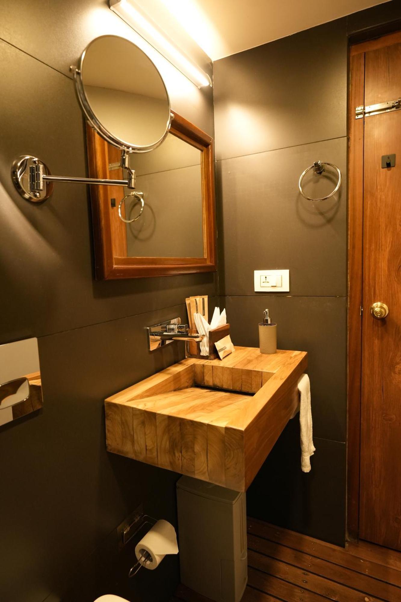Little Chembaka Guest House Кумараком Екстериор снимка